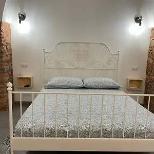 Centro Storico , Aeroporto di Catania Fontana Rossa Italia